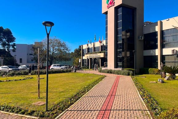 Com estradas cobrando manuten&ccedil;&atilde;o, Canoinhas poder&aacute; ceder m&aacute;quinas e equipe a outra cidade