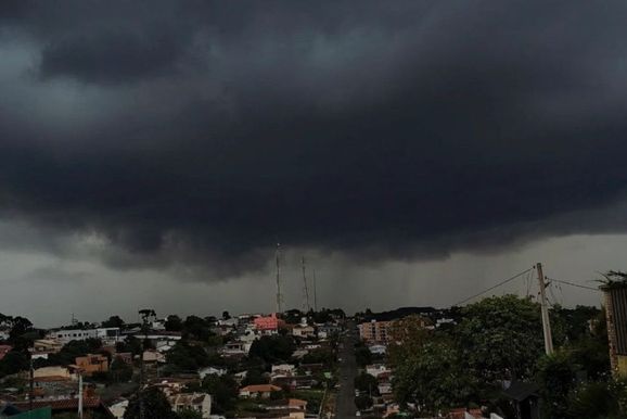 Temporais voltam a Santa Catarina e ganham for&ccedil;a com forma&ccedil;&atilde;o de ciclone