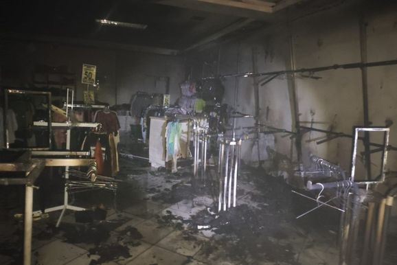 Inc&ecirc;ndio atinge loja de roupas no centro de Casa Branca