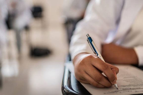 Concurso na regi&atilde;o tem vagas para diferentes n&iacute;veis e sal&aacute;rios de at&eacute; R$ 7,5 mil
