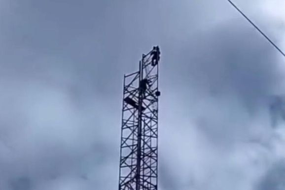 Ap&oacute;s alerta de moradora, empresa inicia avalia&ccedil;&atilde;o de torre em Po&ccedil;as