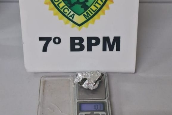 Jovem &eacute; flagrado com maconha durante abordagem em Cruzeiro do Oeste