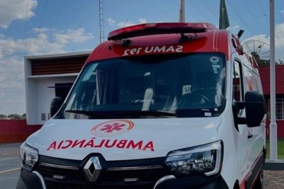 Adolescentes ficam feridos ap&oacute;s colis&atilde;o entre moto e carro em Cruzeiro