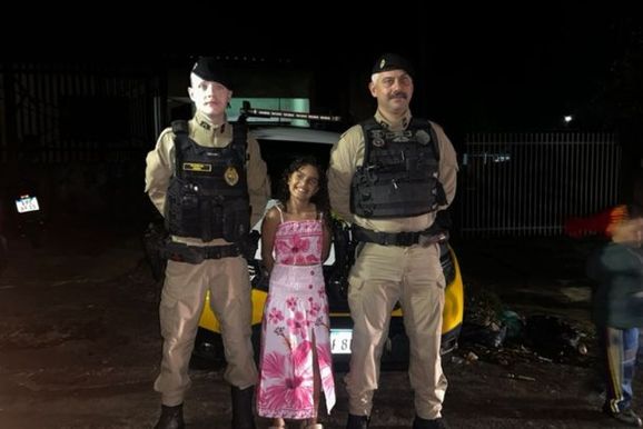 F&atilde; da PM, Valentina celebra anivers&aacute;rio com visita de policiais em Umuarama