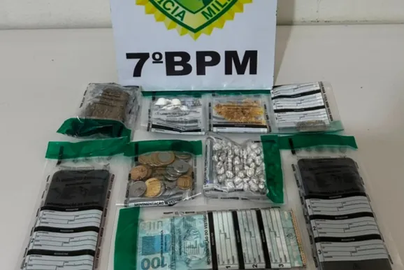 Homem &eacute; preso com crack, maconha e coca&iacute;na