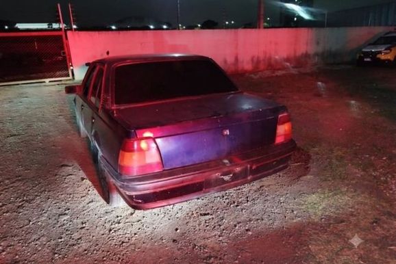 Motorista &eacute; preso ap&oacute;s dirigir em zigue-zague e bater carro
