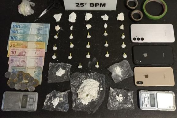Casal &eacute; preso por tr&aacute;fico em im&oacute;vel usado para distribui&ccedil;&atilde;o de drogas