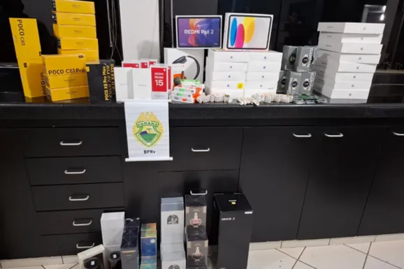 Passageira &eacute; flagrada com eletr&ocirc;nicos, perfumes e 73 ampolas na PR-323