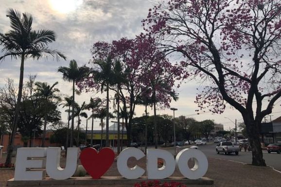 S&aacute;bado ter&aacute; m&aacute;xima de 34&deg;C e possibilidade de chuva