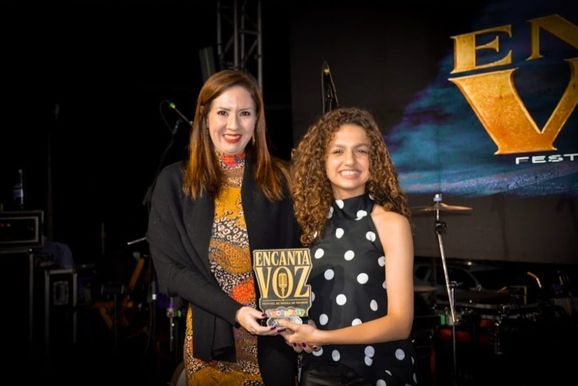 Allana Rodrigues representante de Cruzeiro conquista 3&ordm; lugar no Encanta Voz, em Goioer&ecirc;