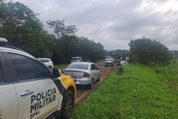Batida entre tr&ecirc;s ve&iacute;culos deixa sete pessoas feridas em Cruzeiro do Oeste