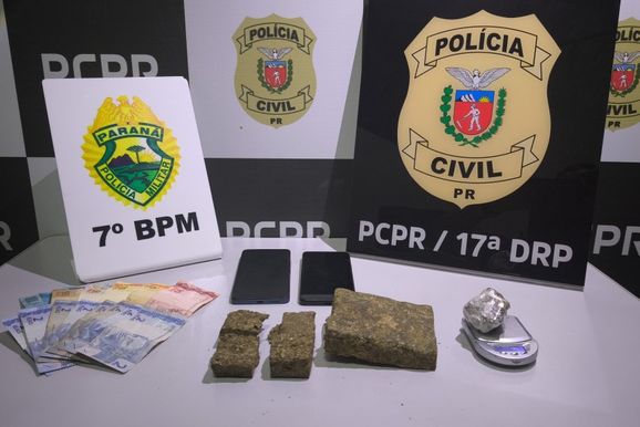 Dois homens s&atilde;o presos com quase 400 g de maconha