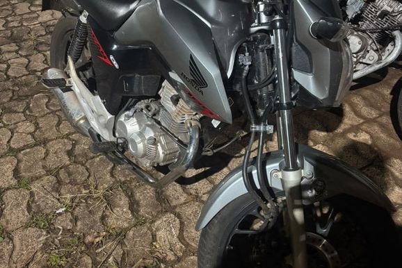 Motociclista sem CNH &eacute; abordado por escapamento adulterado
