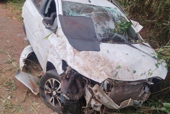 Duas pessoas ficam feridas em acidente entre carro e moto na PR-218
