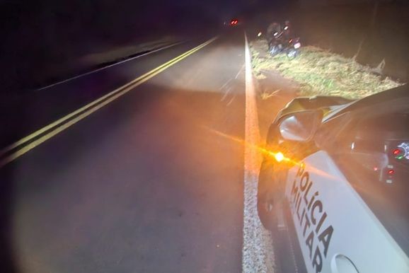 Homem fica ferido ap&oacute;s sofrer queda de moto na PR-492 
