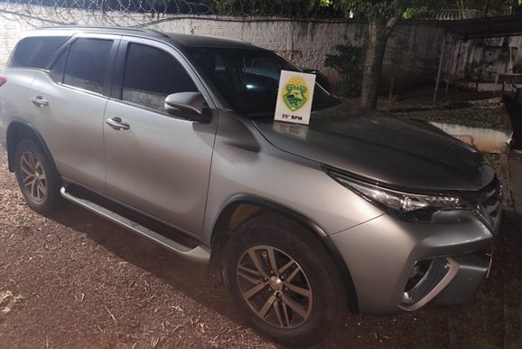 Hilux SW4 furtada em Umuarama &eacute; recuperada pela PM em Alto Para&iacute;so