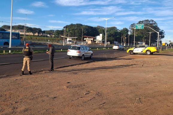 BPRv flagra condutor com CNH suspensa por ordem judicial na PR-323, em Umuarama