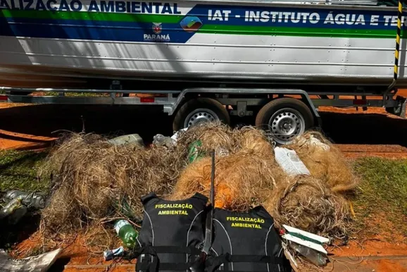 IAT de Umuarama apreende redes e arma em opera&ccedil;&atilde;o contra pesca predat&oacute;ria