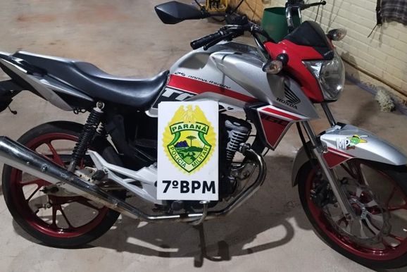 Motociclista sem CNH empina moto, foge da PM e &eacute; abordado em Rondon