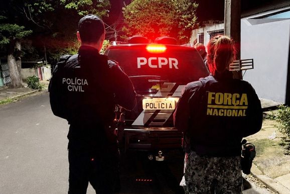 Opera&ccedil;&atilde;o contra roubo de cargas prende cinco e apreende arma e drogas em Umuarama
