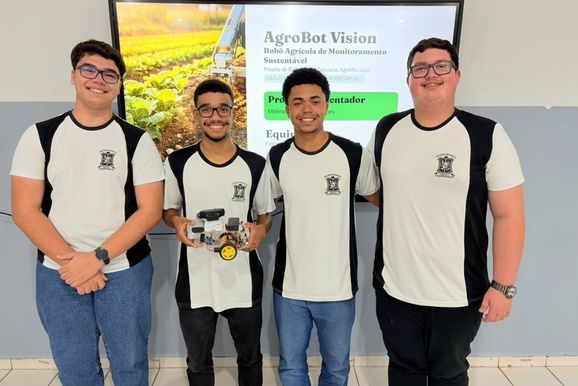 Alunos de Douradina ficam entre finalistas do Agrinho 2026 com rob&ocirc; agr&iacute;cola que usa IA