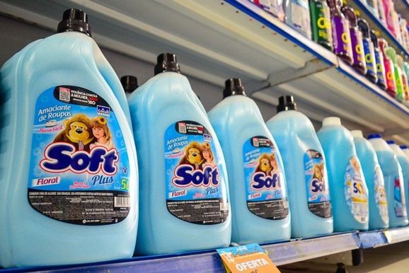 Mercado Paran&aacute; oferece Amaciante Soft Plus 5L por apenas R$ 15,90