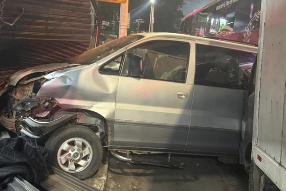 Caminh&atilde;o perde freio e provoca engavetamento com cinco ve&iacute;culos em Ciudad del Este