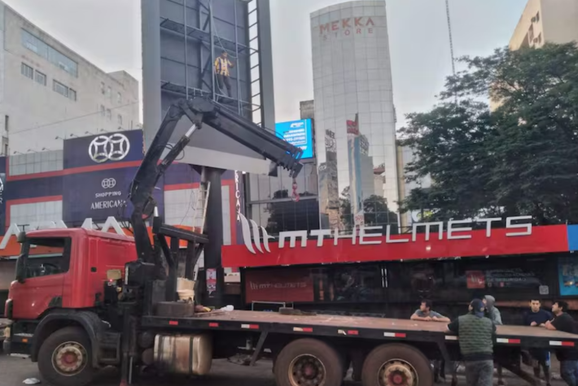 Cartazes anti-Paraguai exibidos em Ciudad del Este seguem sem autor identificado