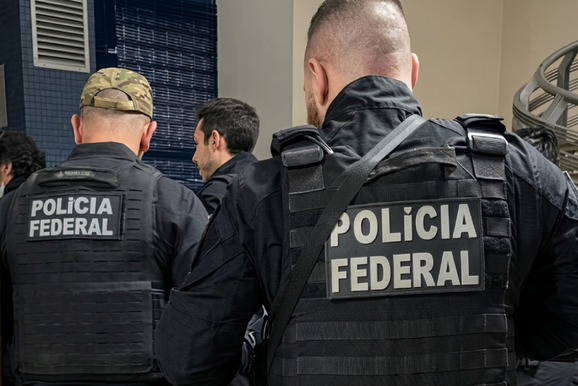 Em um s&oacute; dia, Pol&iacute;cia Federal cumpre oito mandados de pris&atilde;o na regi&atilde;o da fronteira
