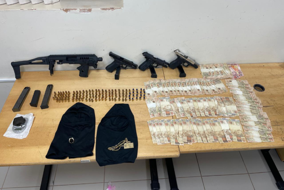 Grupo &eacute; preso com pistolas, muni&ccedil;&otilde;es e haxixe ap&oacute;s opera&ccedil;&atilde;o da PF no Jupira 