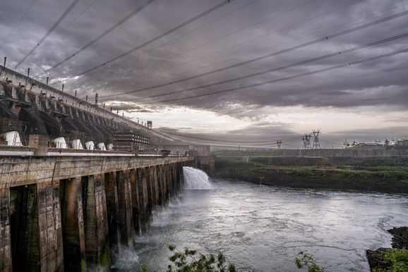 Itaipu j&aacute; destinou R$ 5,7 bilh&otilde;es para ajudar a reduzir a conta de luz dos brasileiros