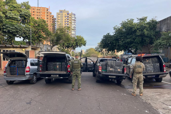 Pol&iacute;cia encontra "shopping do contrabando" com mil celulares e carga de R$ 8 milh&otilde;es