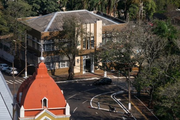 Sal&aacute;rios de at&eacute; R$ 21,6 mil: concurso da Prefeitura de Foz encerra inscri&ccedil;&otilde;es no domingo