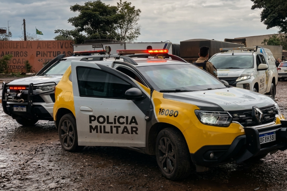 Homem &eacute; encontrado morto dentro de furg&atilde;o de carreta em posto de combust&iacute;veis