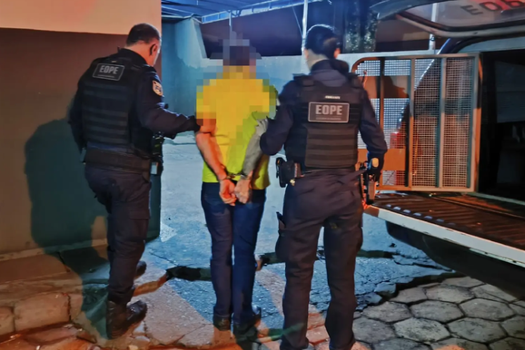 Idoso &eacute; preso com pistola turca de numera&ccedil;&atilde;o raspada durante abordagem da GM