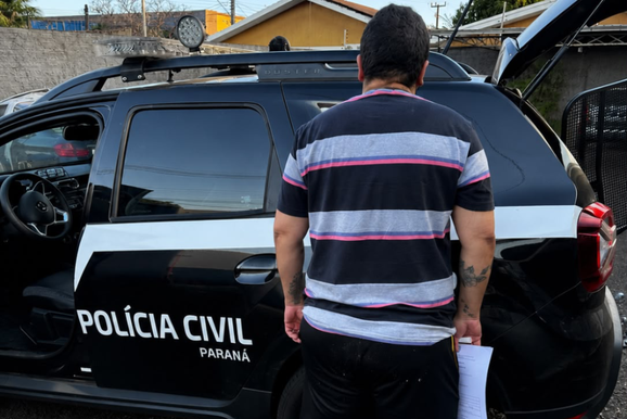 Mulher tem aparelho auditivo danificado durante agress&atilde;o e companheiro &eacute; preso
