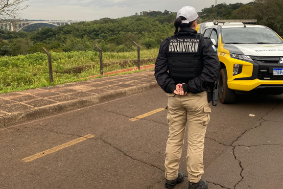 Opera&ccedil;&atilde;o da PM remove quatro motos irregulares em bloqueio pr&oacute;ximo &agrave; Ponte da Amizade