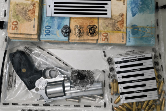 Opera&ccedil;&atilde;o sobre assassinato de engenheiro apreende R$ 60 mil, arma e termina com um preso