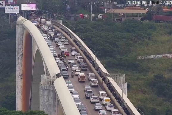 Pedestres ter&atilde;o circula&ccedil;&atilde;o em apenas um lado da Ponte da Amizade neste domingo