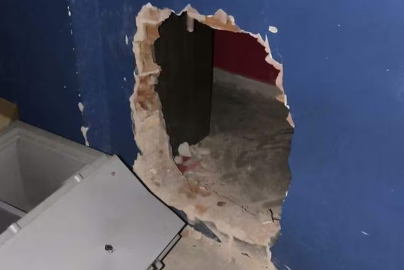 Quadrilha invade galeria em Ciudad del Este, faz ref&eacute;ns e rouba mais de US$ 50 mil