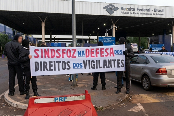 Atraso de sal&aacute;rios leva vigilantes a anunciar paralisa&ccedil;&atilde;o na Ponte da Amizade