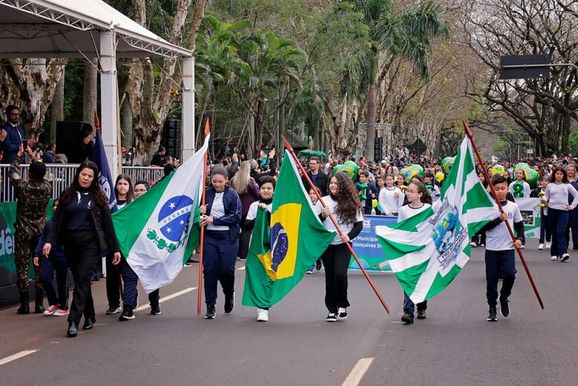 Avenida Paran&aacute; ter&aacute; 3,8 mil participantes e 60 ve&iacute;culos no desfile de 7 de Setembro