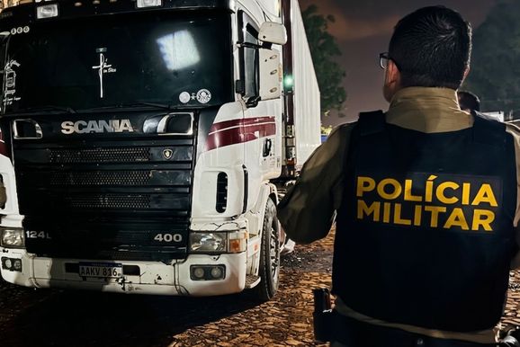 Caminhoneiro de 36 anos &eacute; encontrado morto dentro de carreta em posto de combust&iacute;veis 