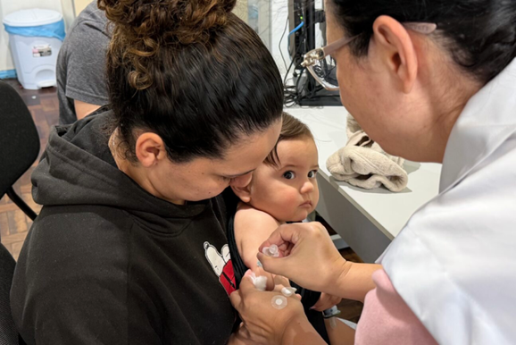 Dia D aplica mais de 1,4 mil doses de vacinas em oito horas nas UBSs de Foz