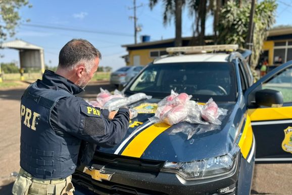 Em meia hora, PRF apreende haxixe, celulares, tirzepatida e perfumes na BR-277