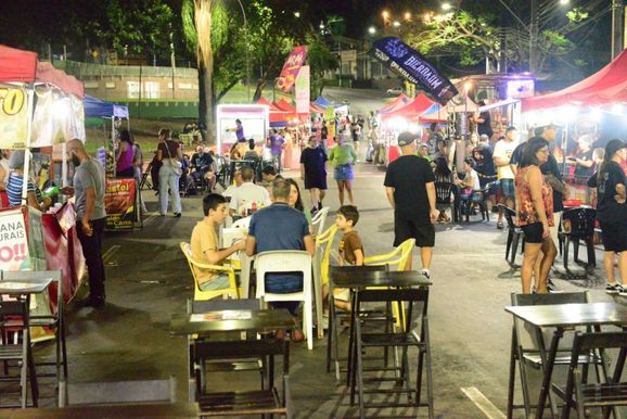 Feirinha da JK ter&aacute; gastronomia, artesanato e m&uacute;sica em duas noites na Pra&ccedil;a da Paz