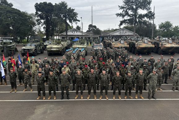Foz recebe mais de 700 militares de seis pa&iacute;ses para treinamento de miss&atilde;o de paz 