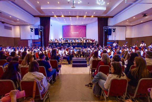 Mais de 250 jovens m&uacute;sicos participam de encontro de orquestras em Puerto Iguaz&uacute;