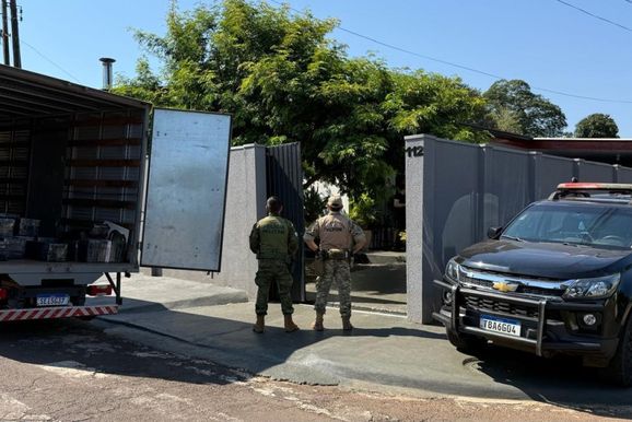 Mais de 2,6 toneladas de maconha s&atilde;o encontradas em casa usada como dep&oacute;sito