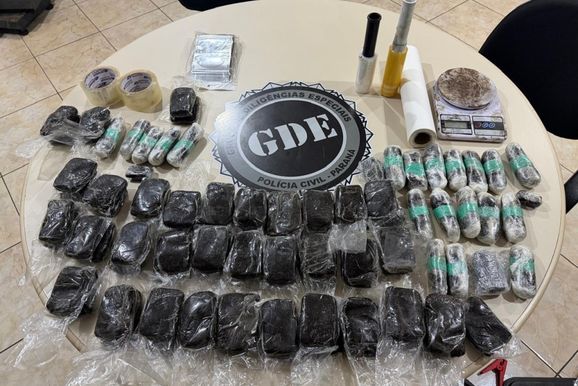 Mala com 9 kg de haxixe &eacute; encontrada pela pol&iacute;cia em quarto de pousada no Centro